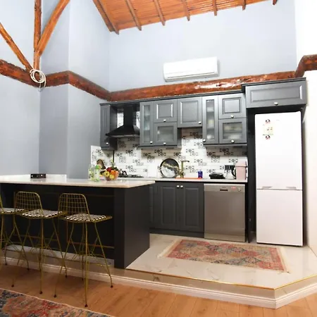 Fascinating Villa With Private Pool And Jacuzzi In Sapanca Villa *
